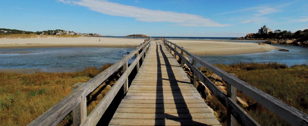 Holzbrücke am Meer