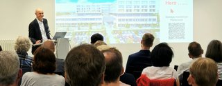 Prof. Dengler hält anlässlich des Herbstsymposiums 2023 am Klinikum am Plattenwald einen Vortrag.