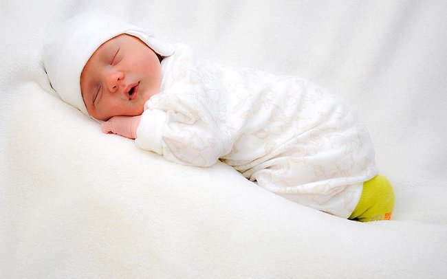Weitere Aufnahmen, Karten oder Alben mit dem Gesicht des Babys können bei der Fotografin bestellt werden. 