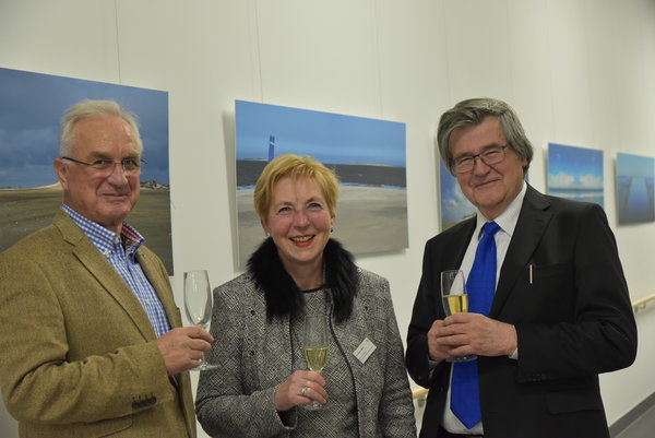 Besucher auf der Vernissage