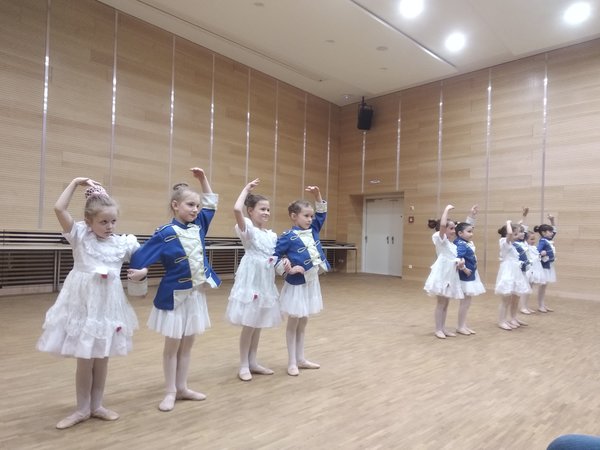 Stepp meets Jazzdance – Die kleinsten Akteure des Abends.